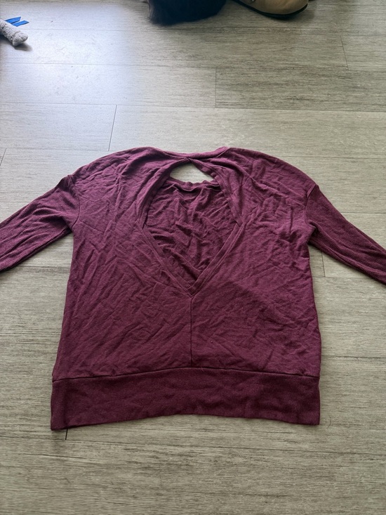 ALO Yoga Burgundy open back Long Sleeve - Picture 2 of 3